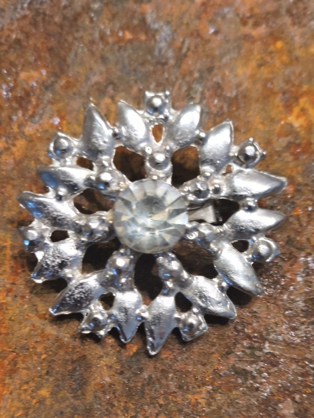 Vintage Silver-Tone Floral Crystal Brooch - Clear Center Simple Cool!!